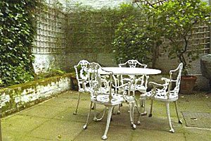 Queens Gate Gardens - 
